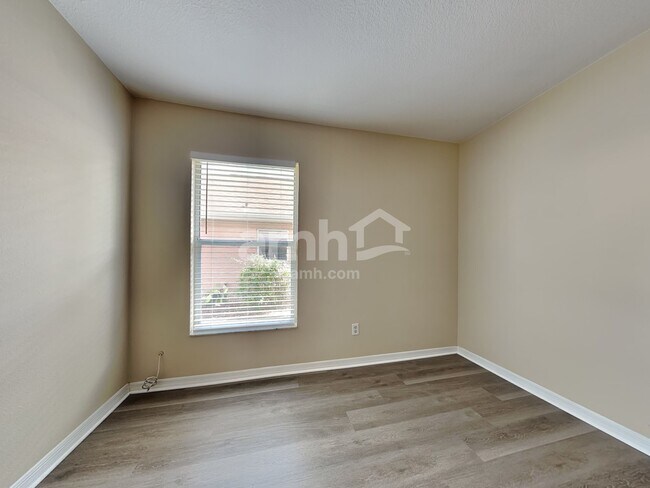 Building Photo - 1722 Wakefield Dr