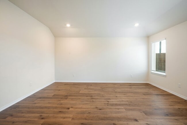 Building Photo - 1324 Stuarts Frst Dr