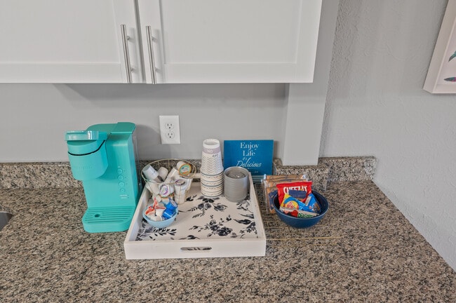 Building Photo - 248 Ruth St N