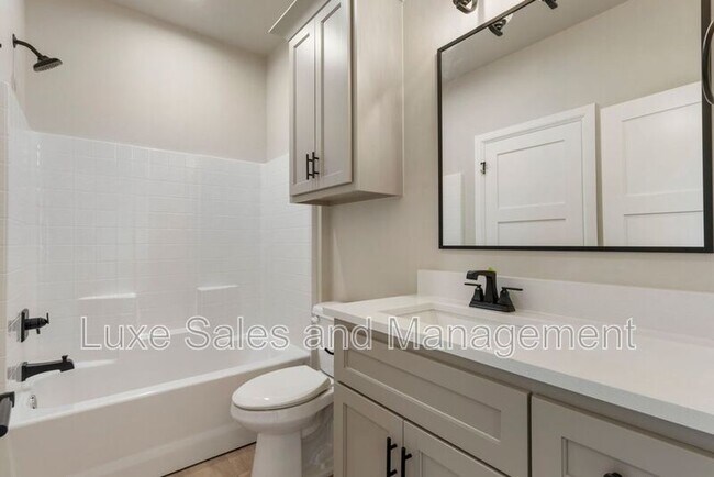 Building Photo - 4136 Abbey Pk Dr