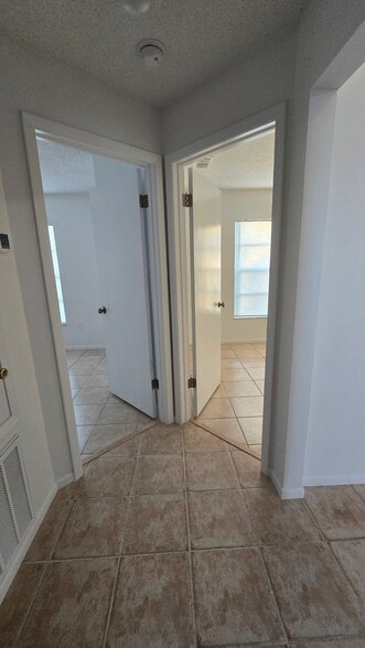 Building Photo - 846 Grenadier Dr