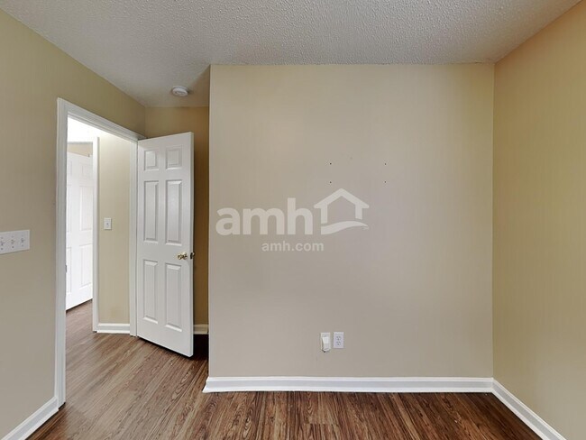 Building Photo - 3052 Teton Dr