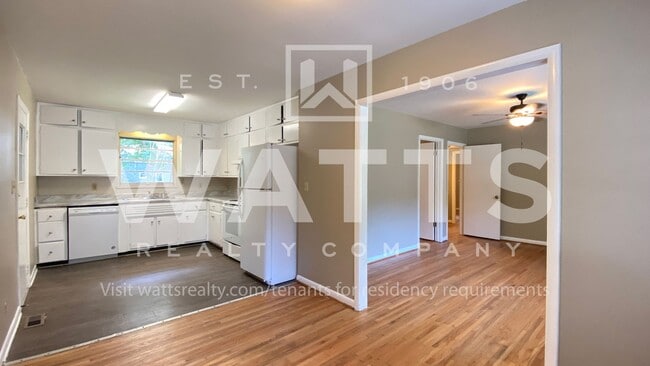 Building Photo - Comfortable 3 Bedroom/1 Bath Home in Fores...