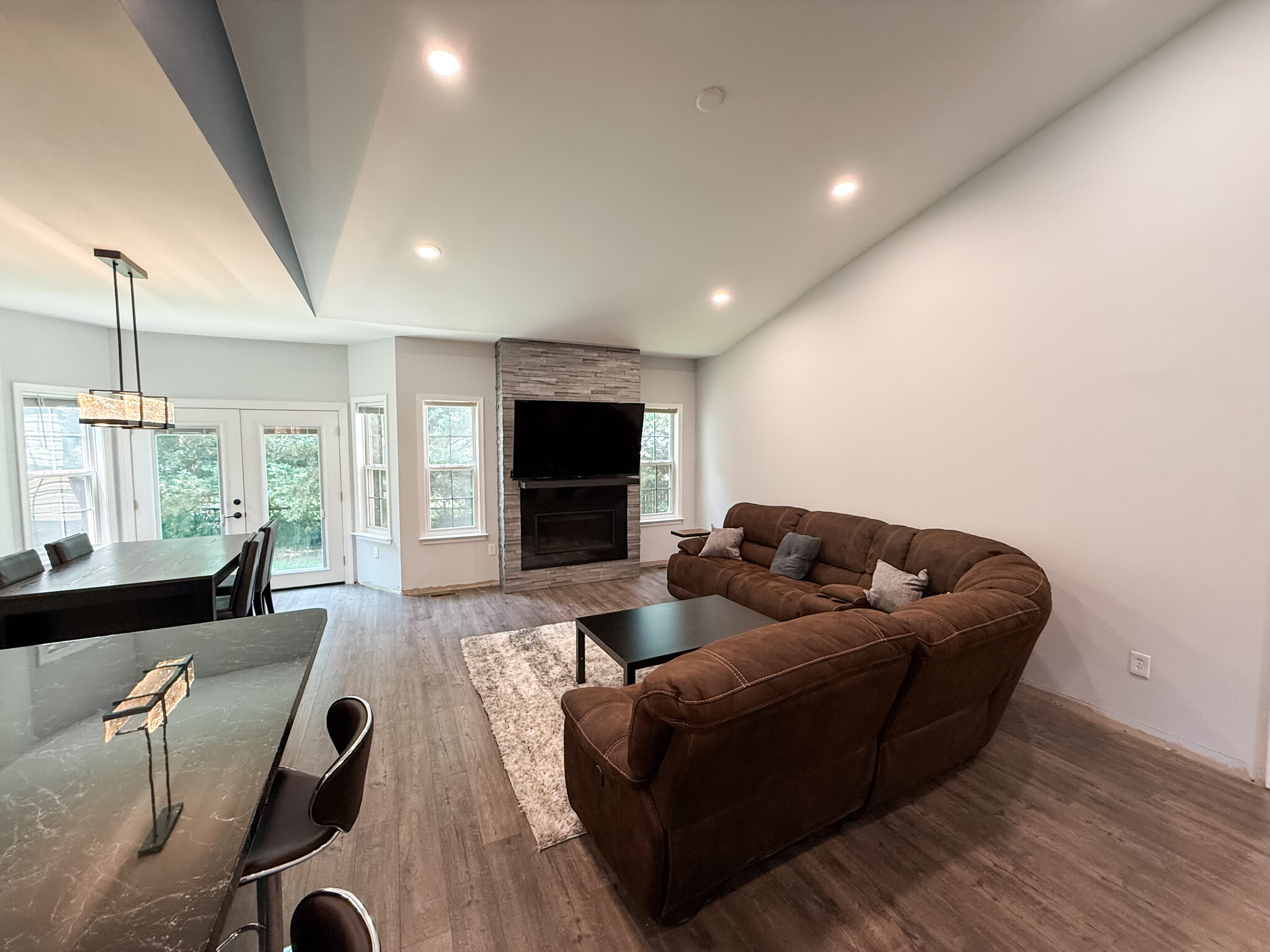 Building Photo - 815 Aztec Dr