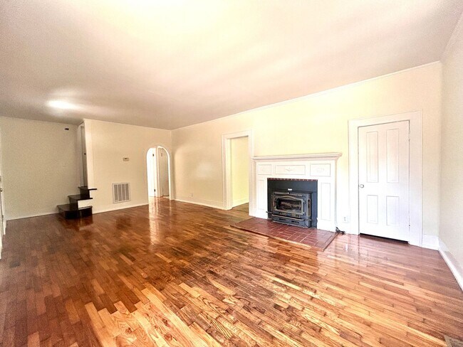 Building Photo - 1548 E Mission Blvd