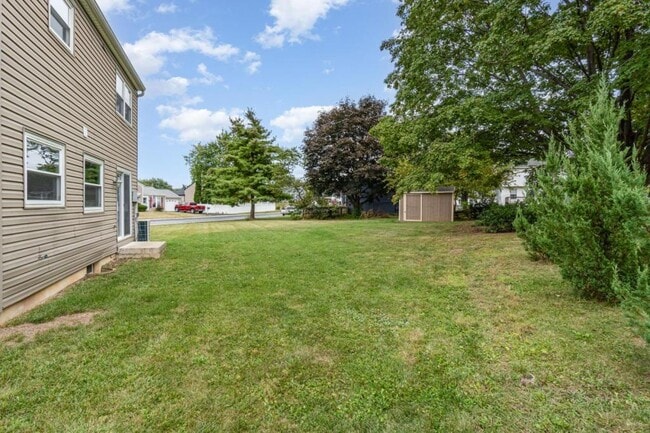 Building Photo - 3 Lilac Dr