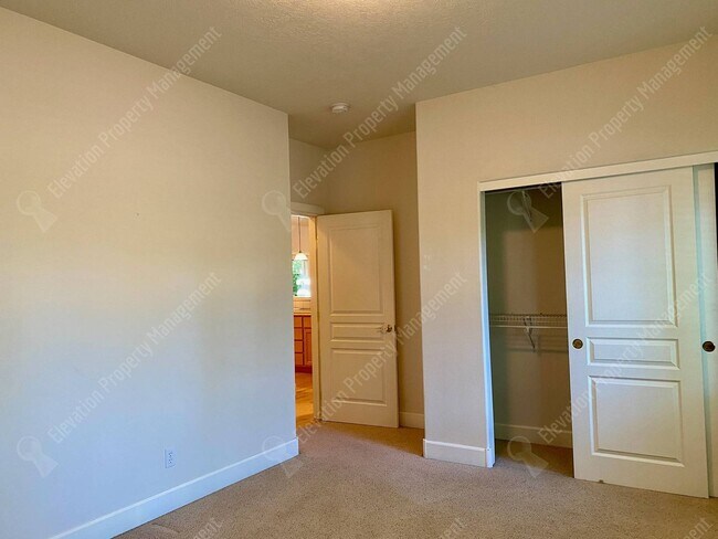 Building Photo - 3-BR 2-BA Boyd Acres Beauty