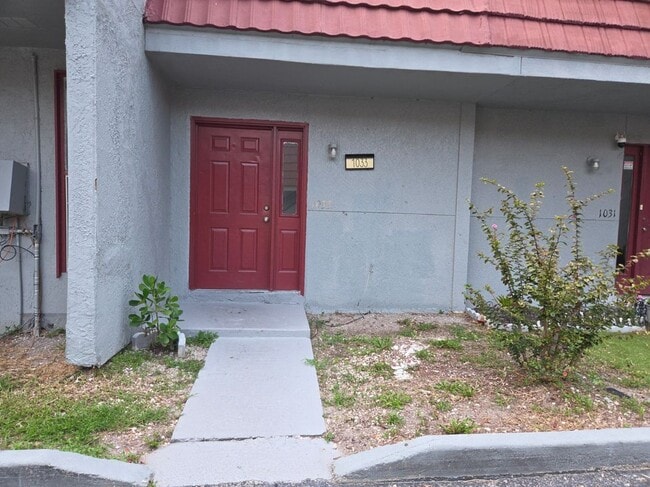 Building Photo - 1033 W Sumner St