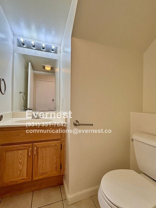 Building Photo - 3-Bedroom, 2.5-Bathroom Home with Modern A...
