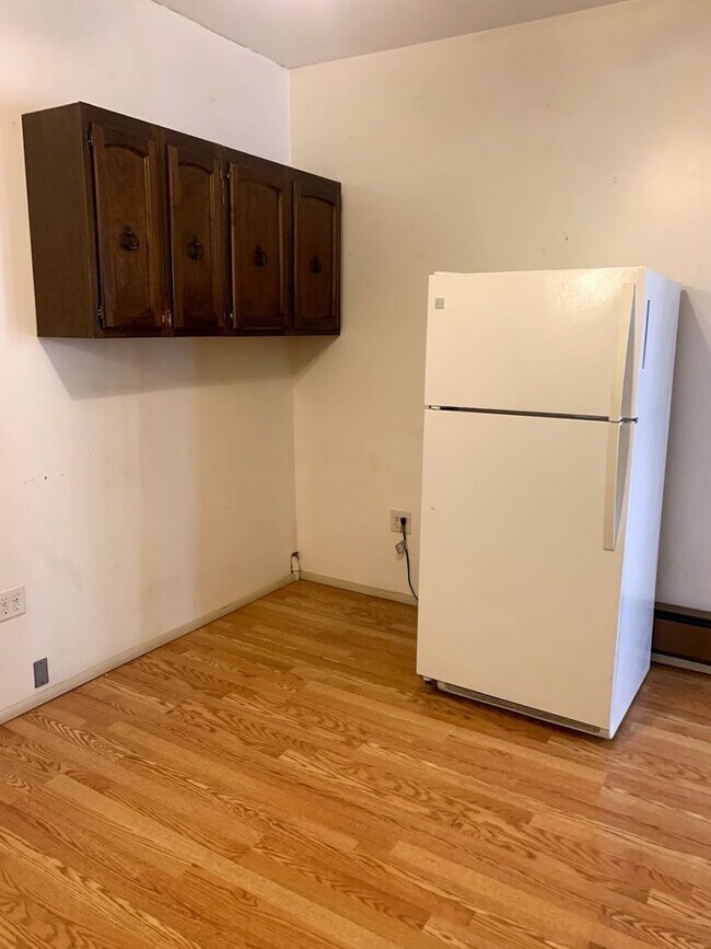 Building Photo - 2/1 Apartment in Highland Park - Available Now!