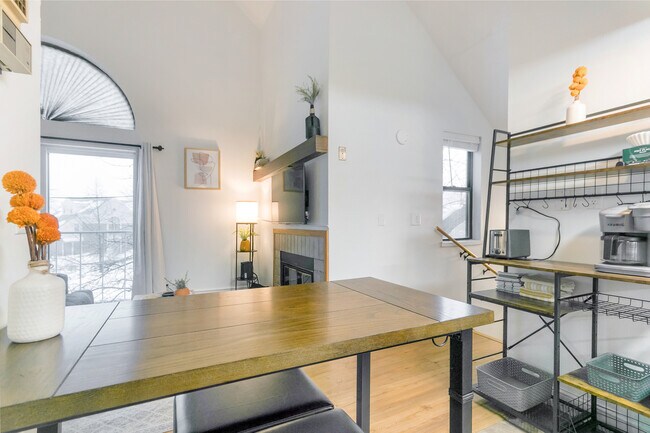 Dinning Area - 515 Donofrio Dr