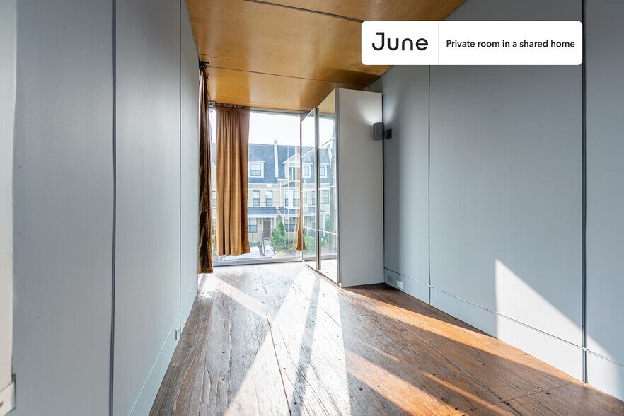 Building Photo - Room in Shared 6 bed/6 bath home