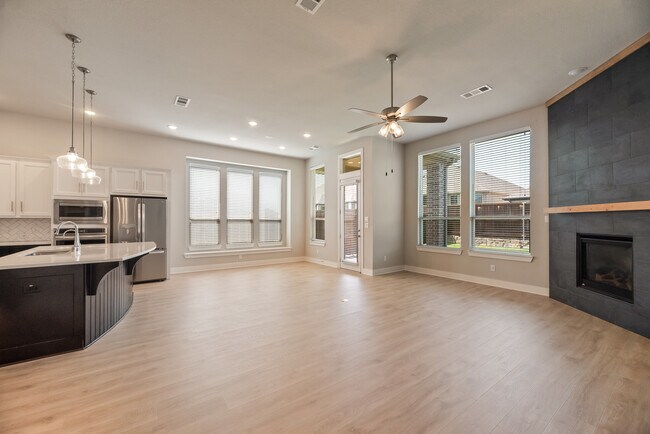 Building Photo - 3105 Columbia Dr