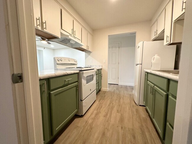 Building Photo - 3 Bedroom Cornelius Duplex, with Lots of U...