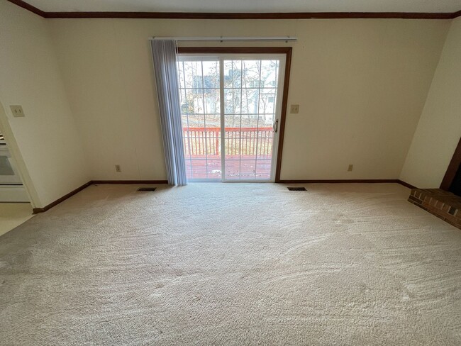 Building Photo - Lovely 3br 2ba home in quiet Chapel Hill neighborhood, walking distance to McDougle Elementary!