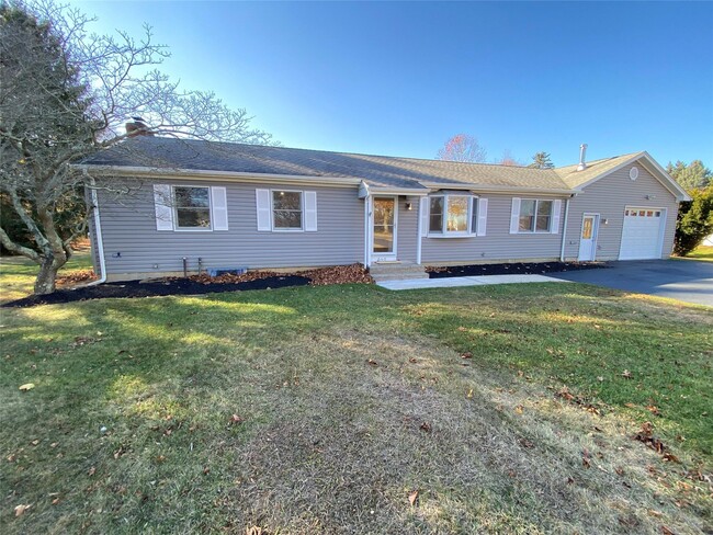 Building Photo - 840 Little Neck Rd