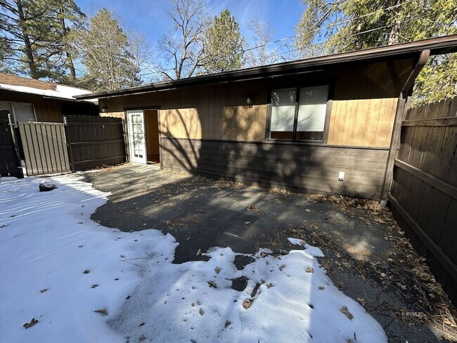 Building Photo - 25873 Cedar St