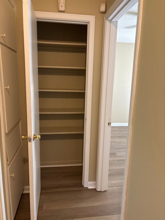 Building Photo - Pecan Grove 3/2