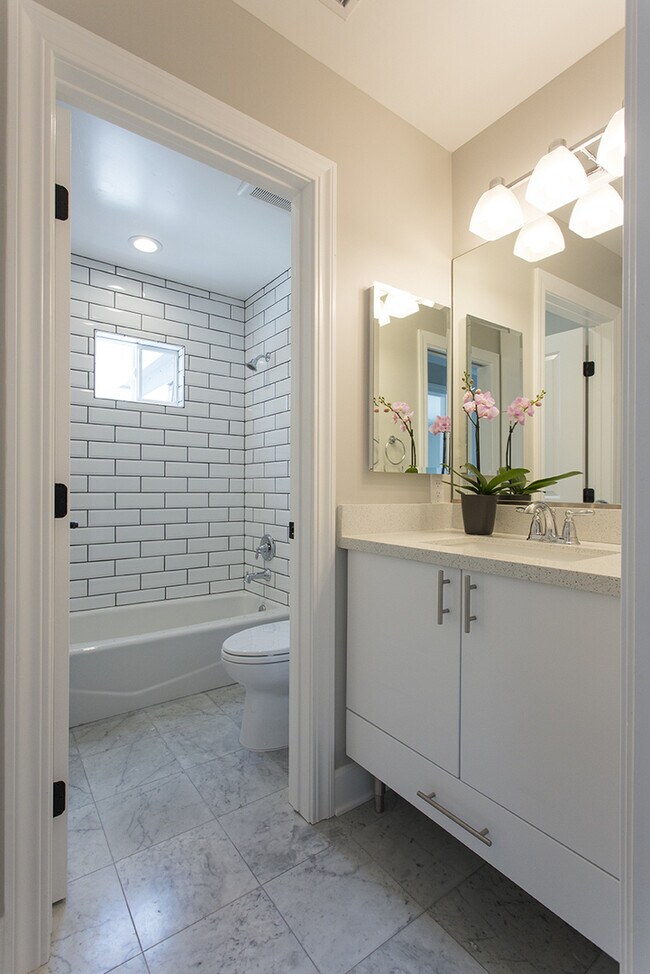 Building Photo - Newly Remodeled 3 Bedroom House by La Joll...