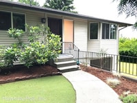 Building Photo - 3 bed 2 bath Duplex Great Yard!