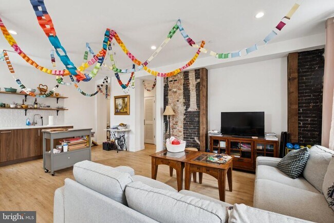 Building Photo - 1254 S 18th St