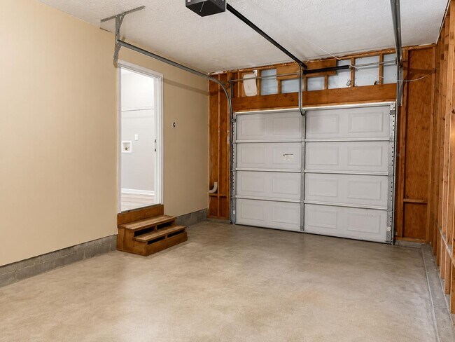 Building Photo - 1109 W Slaton Ave