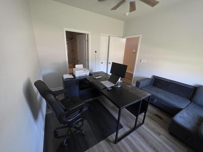 Building Photo - 352 Castlepath Dr SW