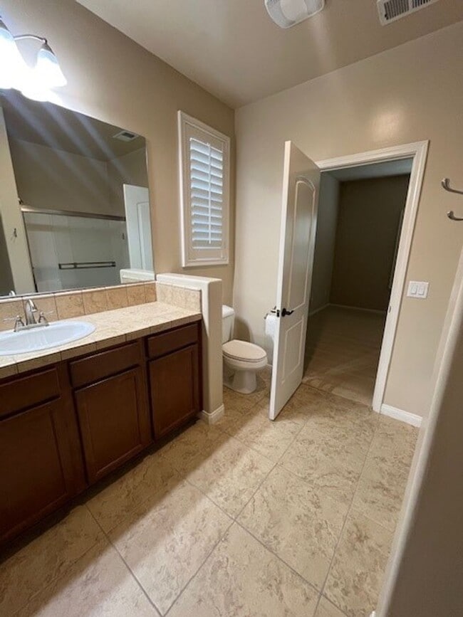 Building Photo - 121 Market Hill Way