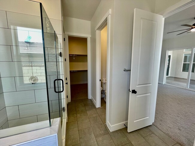 Building Photo - Like New! Three Bedroom Home in Desert Color