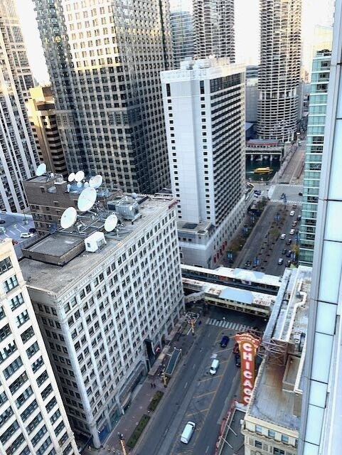 Building Photo - 8 E Randolph St