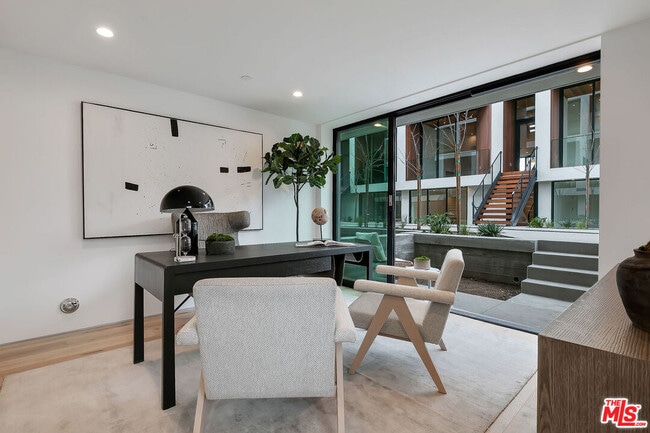 Building Photo - 610 S Van Ness Ave