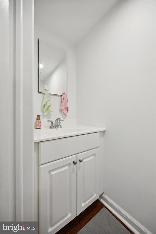 Building Photo - 25 N Buck Ln