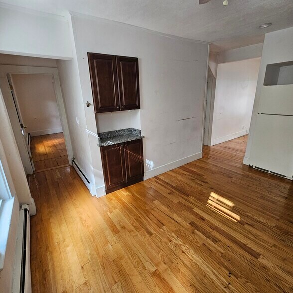 Building Photo - 5 Lawrence St