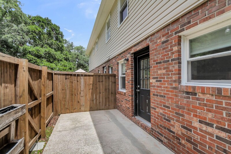 Building Photo - 415 Parkdale Dr