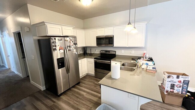 Building Photo - 3 Bed/2 Bathroom home in Herriman