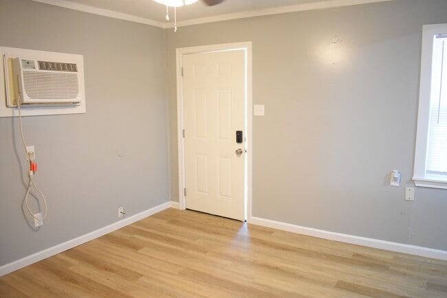 Building Photo - 2319 Banita St