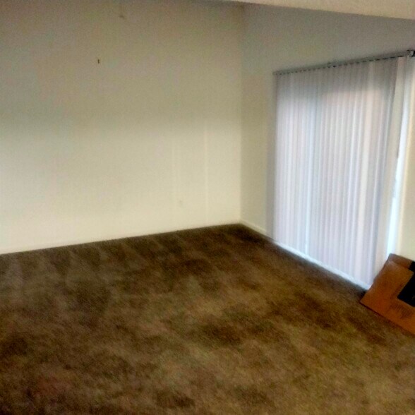 Building Photo - 1466 Sharlo Ave