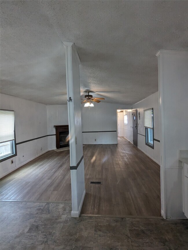Building Photo - 10014 Cedar Landing Dr