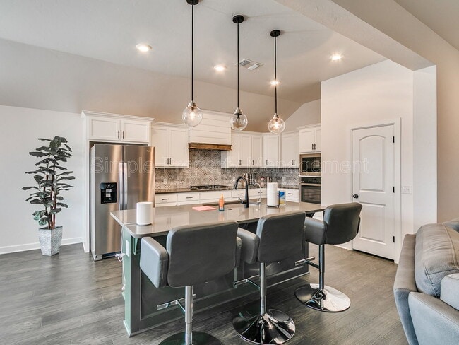 Building Photo - 18008 Jimenez Dr