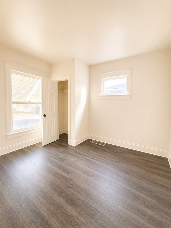 Building Photo - 129 N Olive St