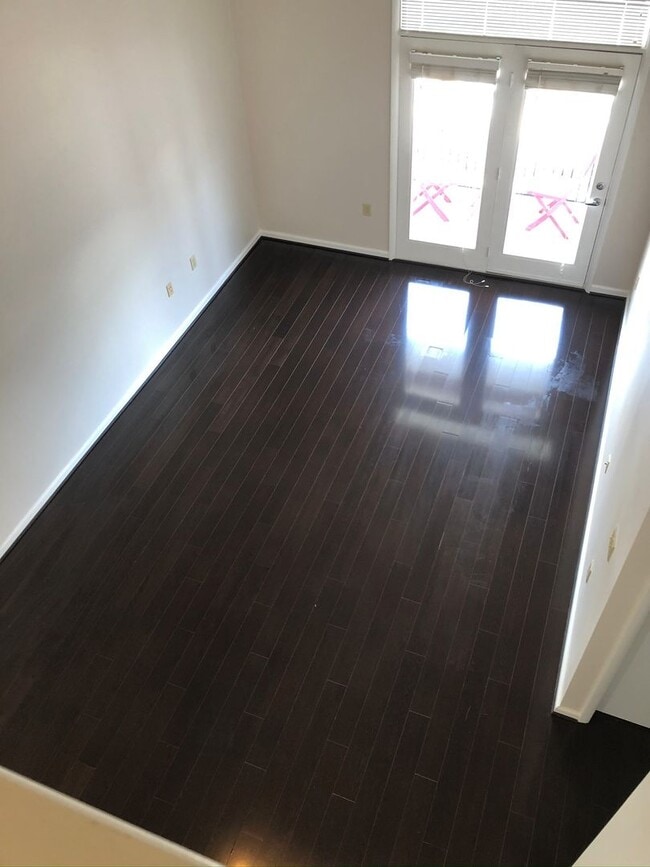 Building Photo - Two-Level Condo Walk in Heart of Revitaliz...