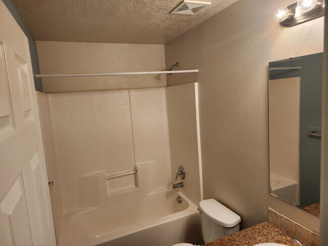 Building Photo - Charming single level 4 bedroom home in Crimson Point community. Spacious open floor plan, oversi...