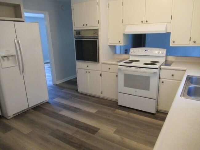 Building Photo - 55 Greenwood Ln