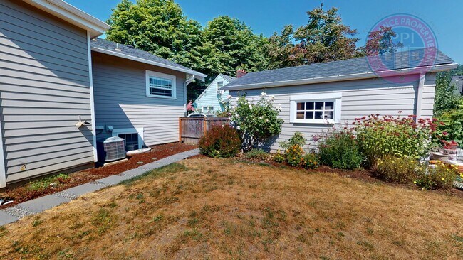 Building Photo - 2626 SE 64th Ave