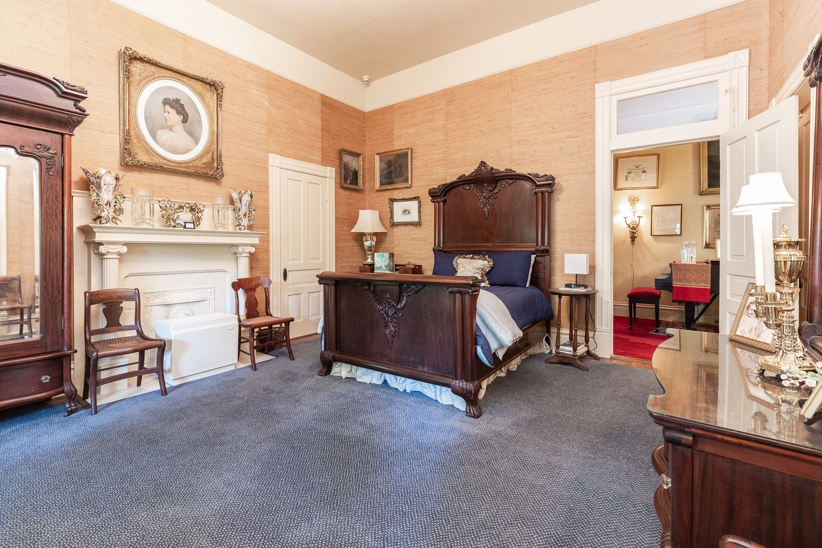 Building Photo - RESIDENTIAL/COMMERCIAL RENTAL - Charming historic home located downtown Opelika! (*Partially Furn...