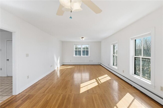 Building Photo - 686 Hope St