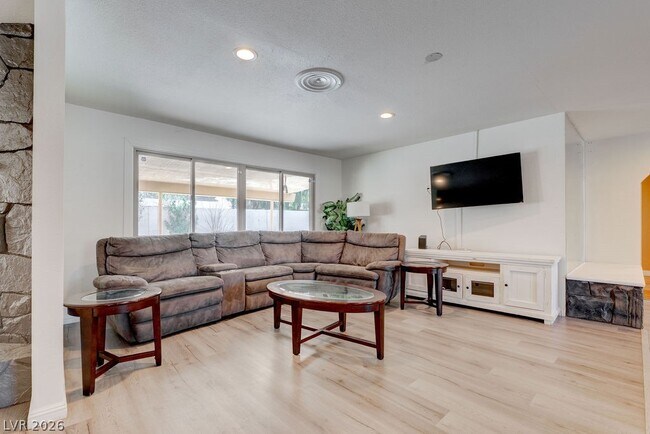 Building Photo - 1489 Santa Anita Dr