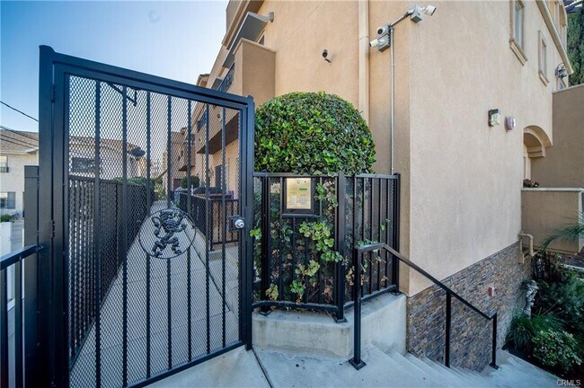 Building Photo - 10808 Kling St