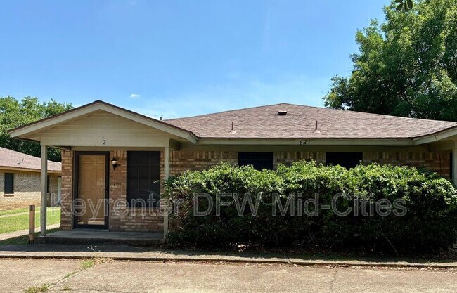 Primary Photo - 621 Race St