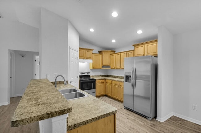 Building Photo - 3/2 Home In Silver Springs Shores